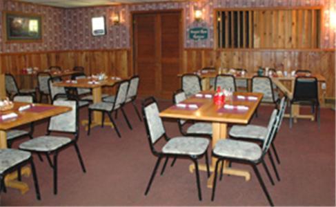 Newberry Zellar'S Village Inn المظهر الخارجي الصورة