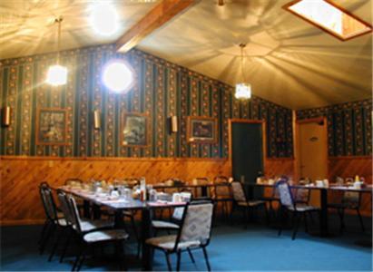 Newberry Zellar'S Village Inn المظهر الخارجي الصورة