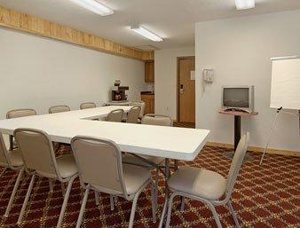 Newberry Zellar'S Village Inn المظهر الخارجي الصورة