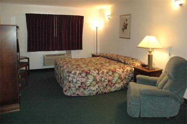 Newberry Zellar'S Village Inn الغرفة الصورة